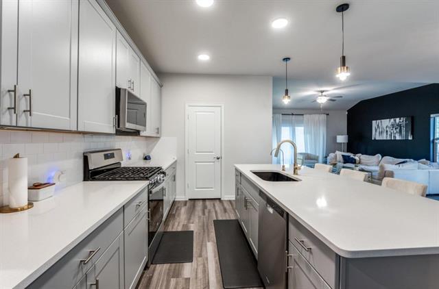 Building Photo - 633 Cedar Springs Dr