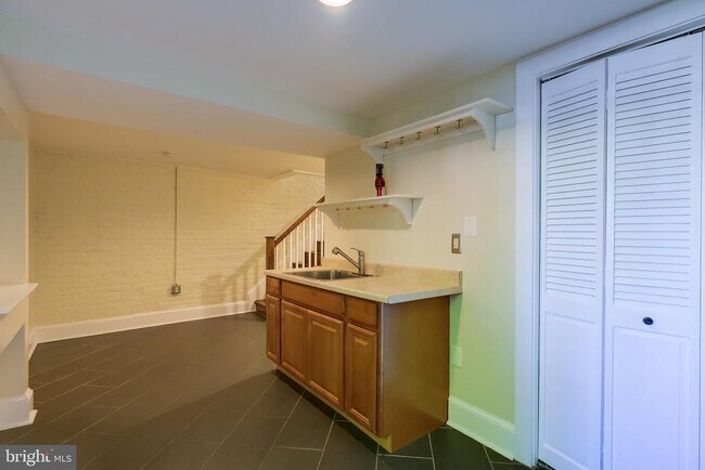 Building Photo - 1123 7th St NE