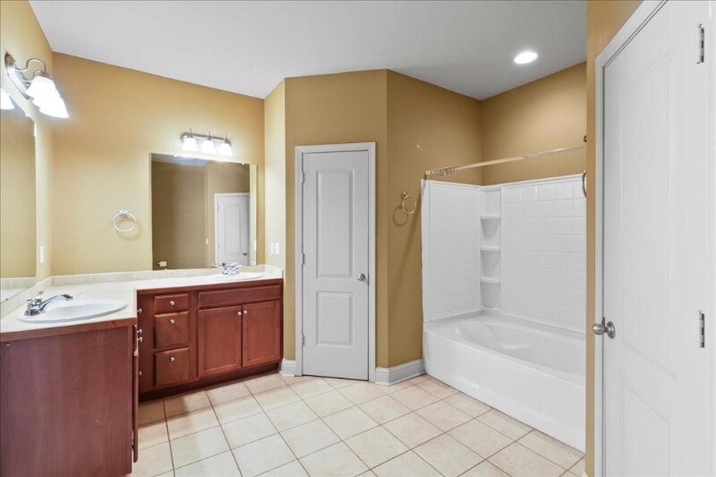Building Photo - 43215 Creek Cir