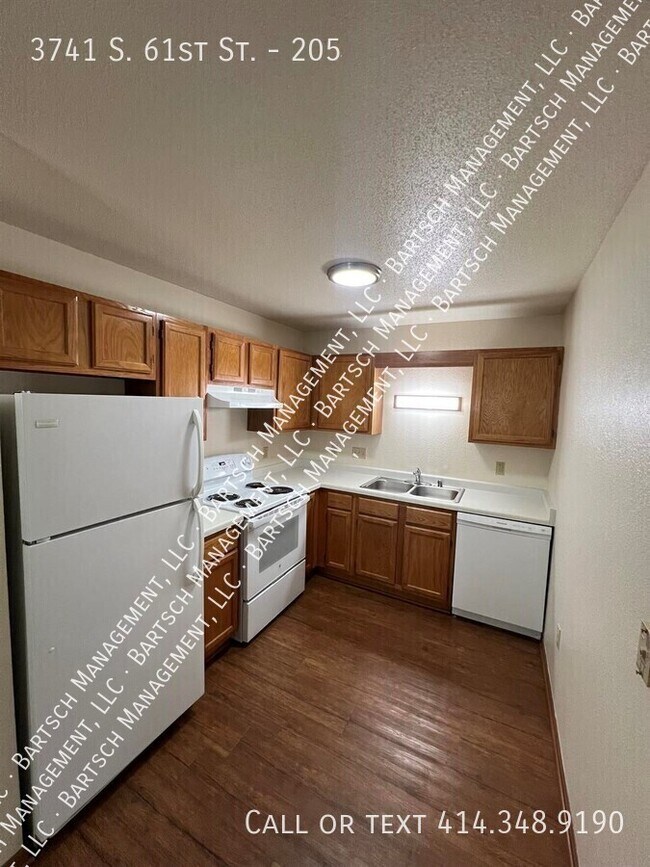 Building Photo - 3741 S 61st St