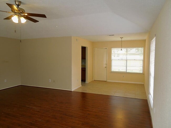 Building Photo - 6811 Renfro Dr