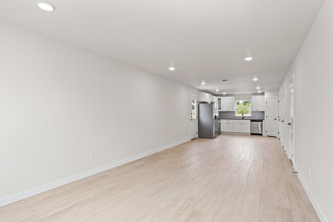 Building Photo - Modern Townhome for Rent – Modern Living at Its Best!