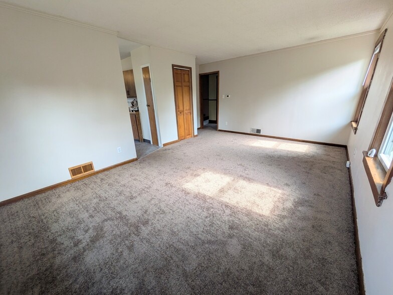 Living Room - 118 Harding Ave