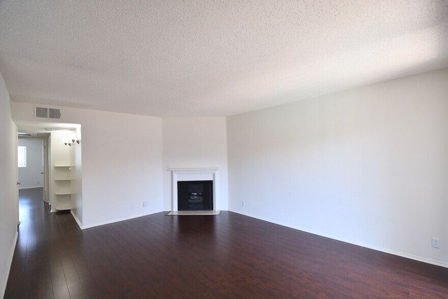 Building Photo - 11255 Huston St