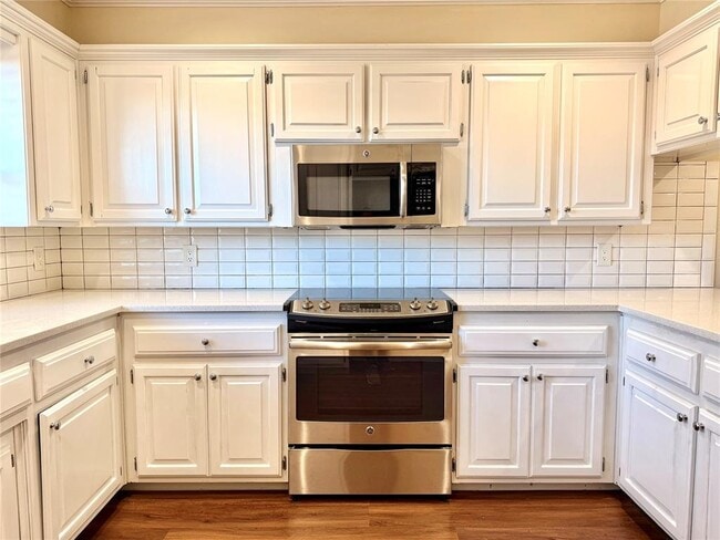 Building Photo - 12007 Shady Trail Ln