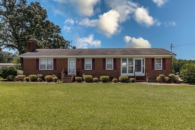 Primary Photo - Brick Ranch in Pikeville! Lawn care included!
