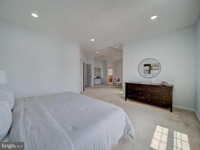 Building Photo - 43320 Barnstead Dr
