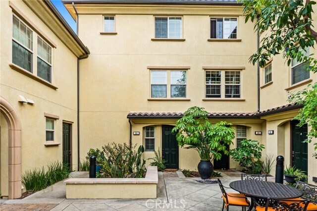 Building Photo - 64 Full Moon