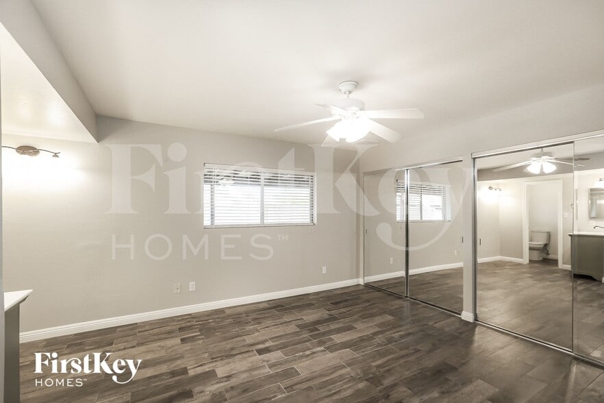 Building Photo - 1302 W Kristal Way