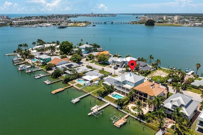 Building Photo - 821 Bay Point Dr