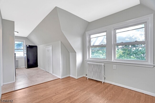 Building Photo - 706 Chestnut St