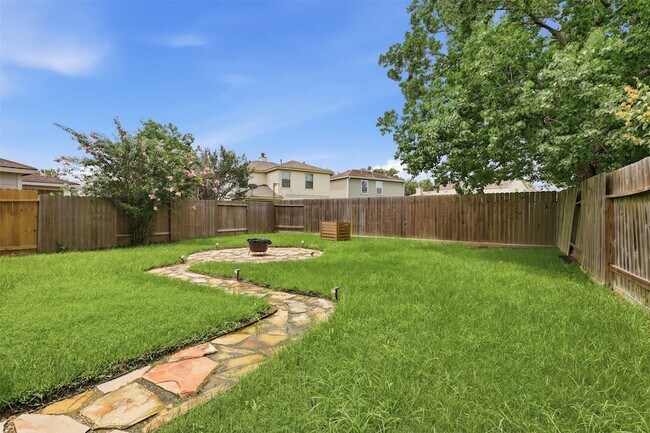Building Photo - 11210 Log Cabin Ln