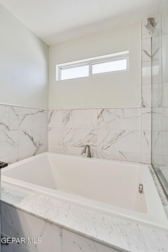 Building Photo - 13913 Golden Mesa Ct