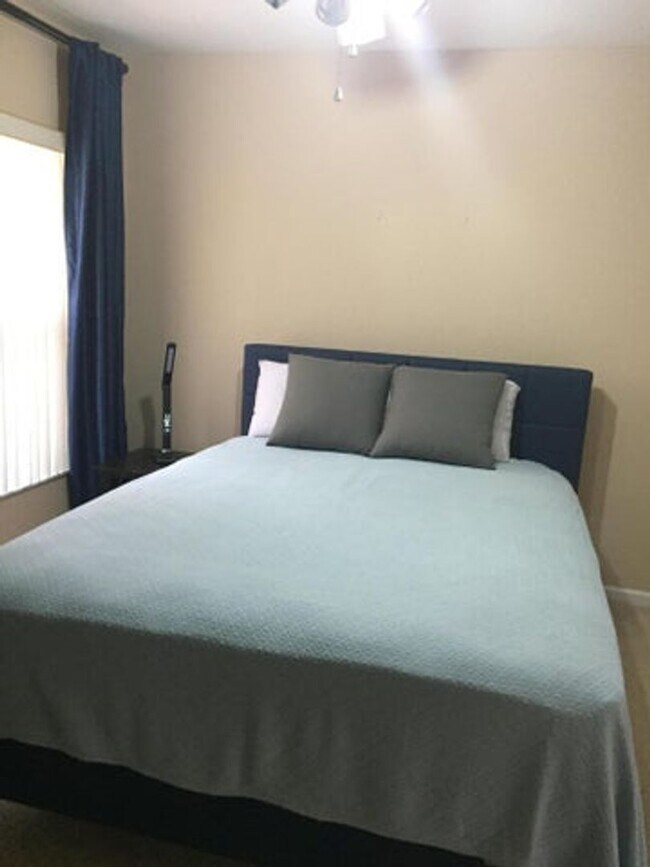 Building Photo - 14044 Aster Ave