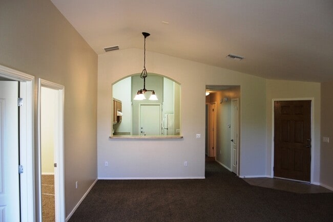 Building Photo - Sun-Drenched 3BR Tucson Residence with Expansive Backyard & Covered Patio