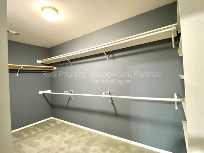 Building Photo - 672 W Ellery Ave