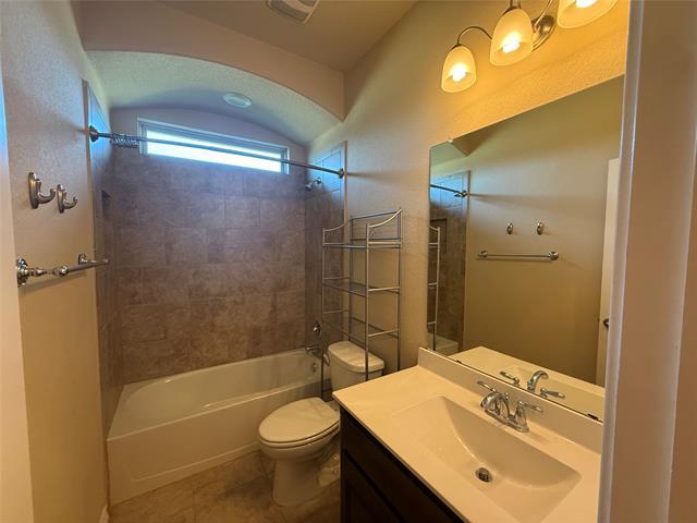 Building Photo - 2225 Windhaven Dr