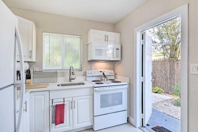 Building Photo - 441 NW 7th Terrace