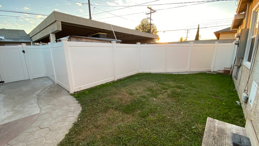 Building Photo - 1542 marine ave