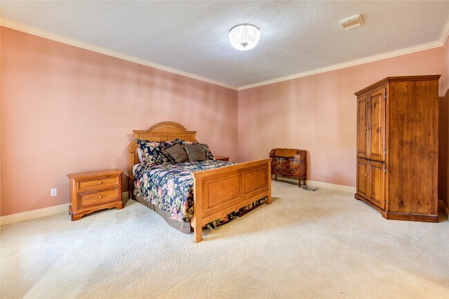 Building Photo - 2510 Potomac Dr