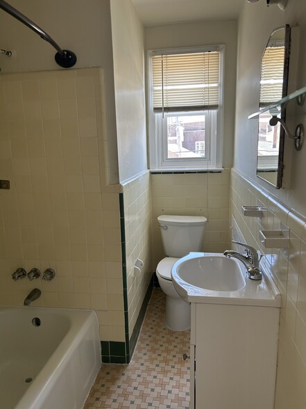 Bathroom - 1471 Creston St