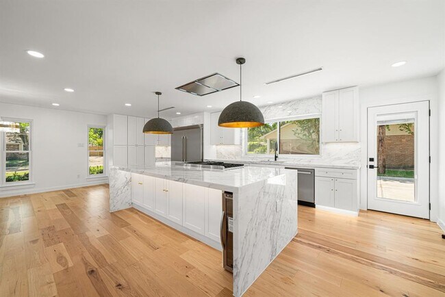 Building Photo - 2506 Briarbrook Dr