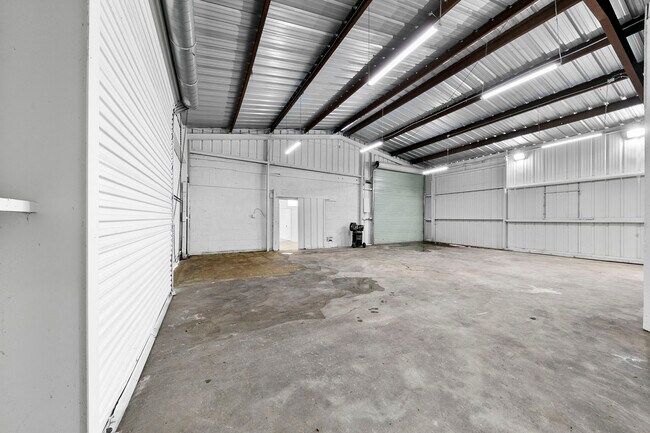 Building Photo - 3138 Reed Rd
