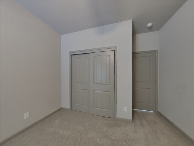 Building Photo - 9845 Gln Brk Ln