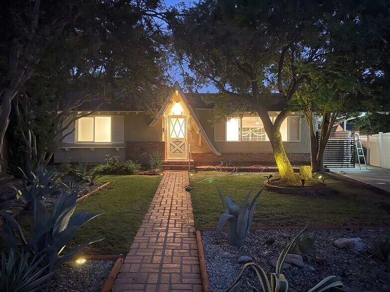 Entrance - 16420 Minnehaha St