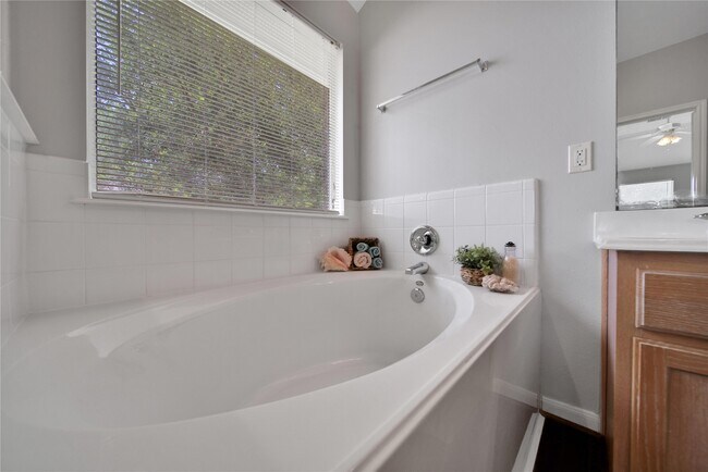 Building Photo - 28634 Hidden Cove Dr