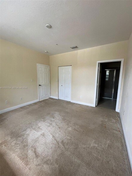 Building Photo - 950 SW 147th Ave