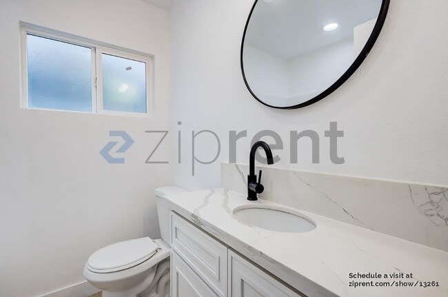 Building Photo - 2602 Deodar St