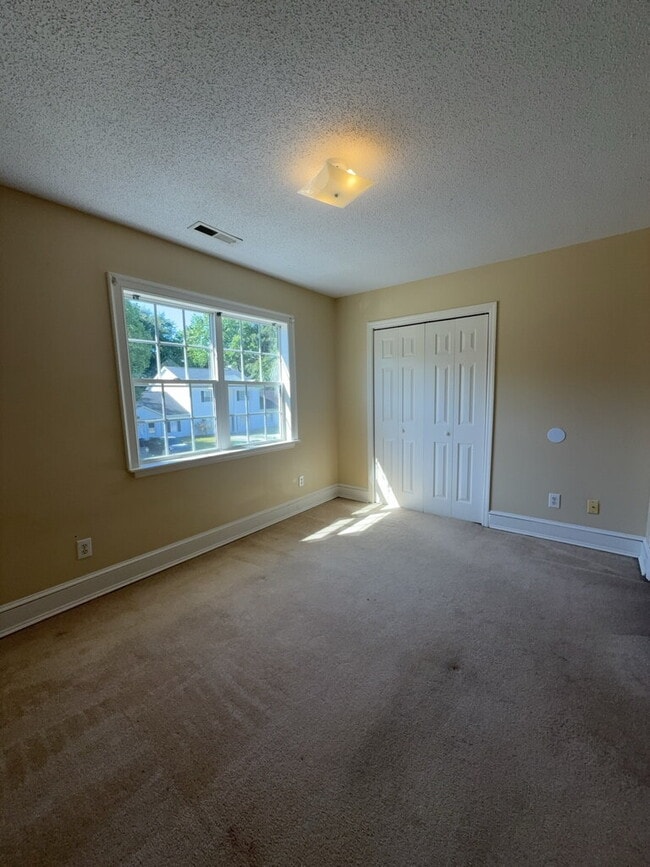 Building Photo - 1121 Pueblo Dr