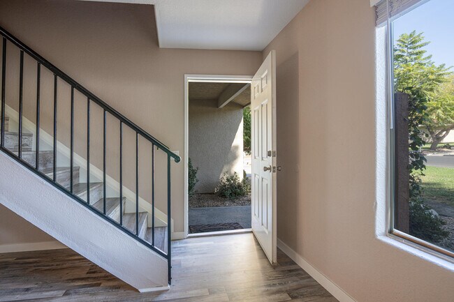Building Photo - 448 Tava Ln
