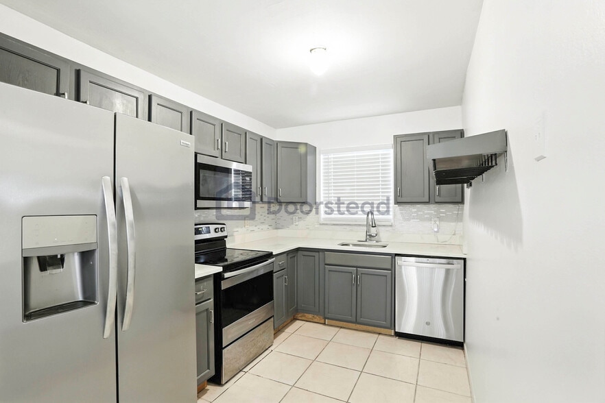 Primary Photo - 3050 Norwood Pl