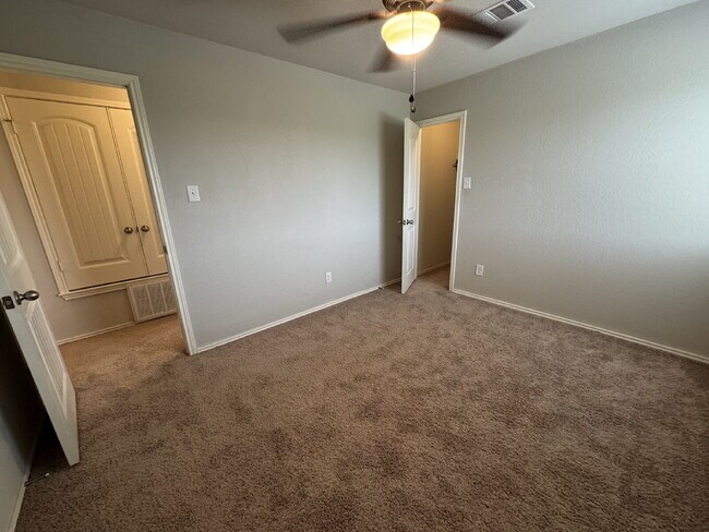 Building Photo - Three bed two bath two car garage in Cotto...