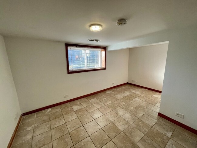 Building Photo - Affordable 1BR/1BA in Schiller Park!