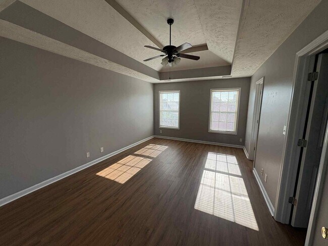 Building Photo - Welcome to Chinook Haven – Your Spacious Retreat Near Fort Campbell!