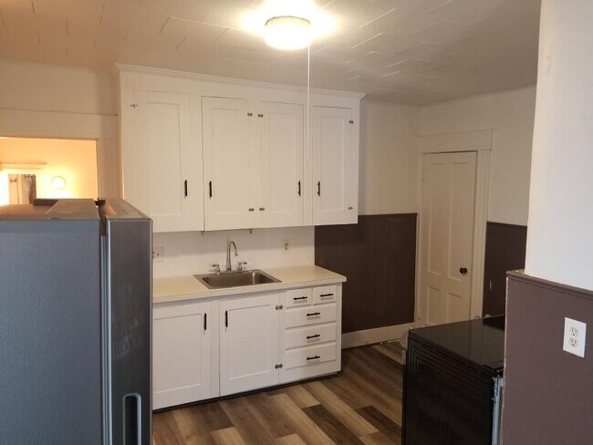 Kitchen - 197 Bridge St