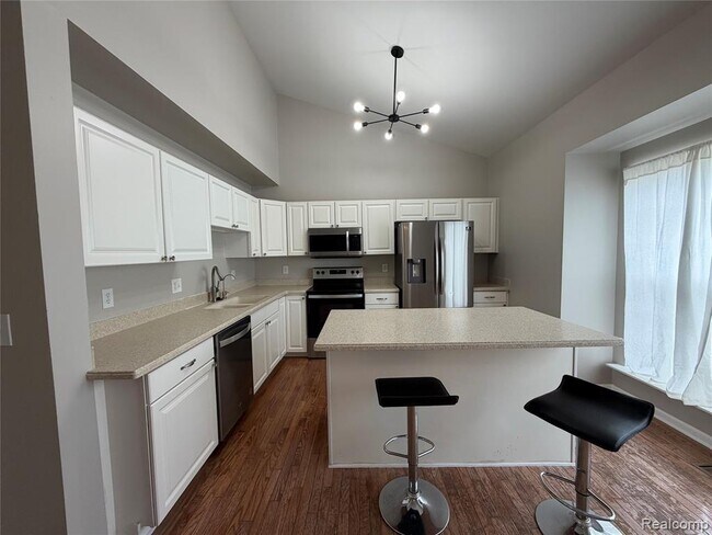 Building Photo - 758 Sandalwood Dr