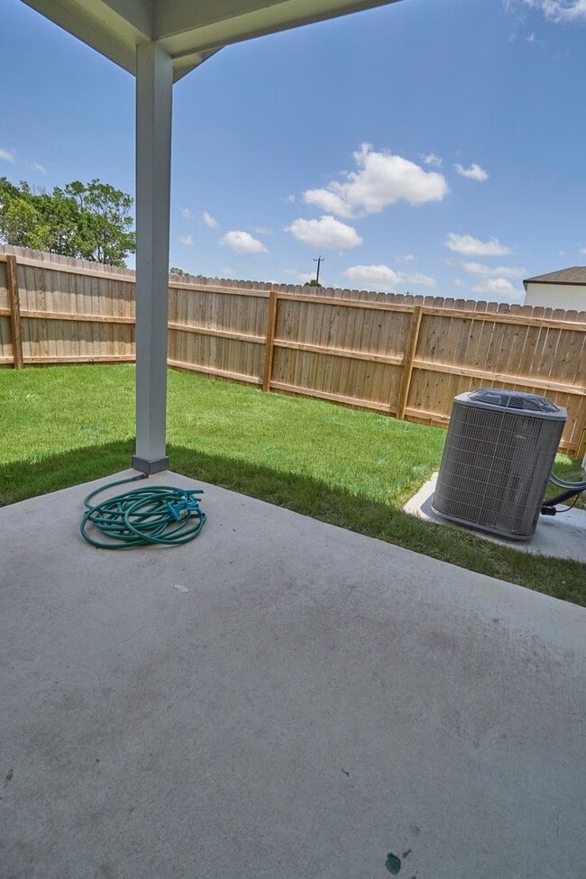 Building Photo - Hunters Ranch Beauty! 3 Bedroom 2 1/2 Bath...