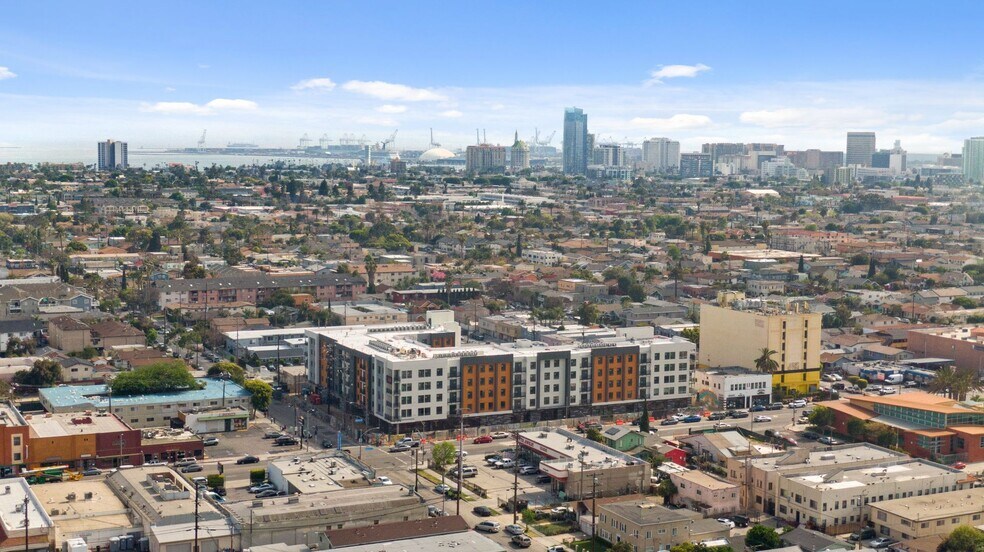 Building Photo - 1460 Gaviota Ave