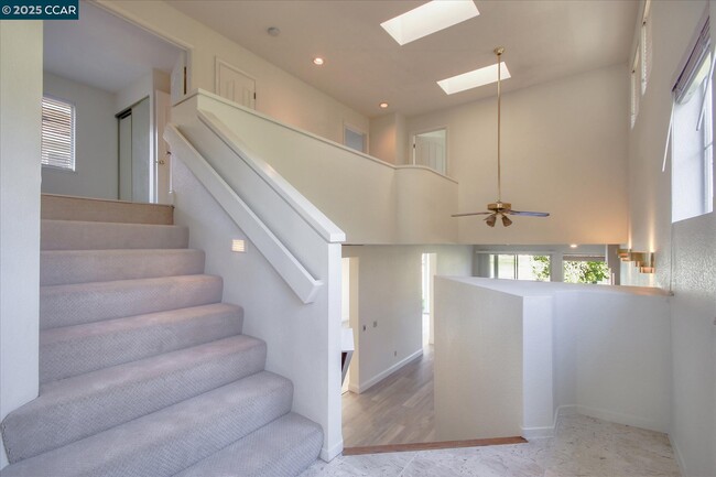 Building Photo - 5070 E Lakeshore Dr