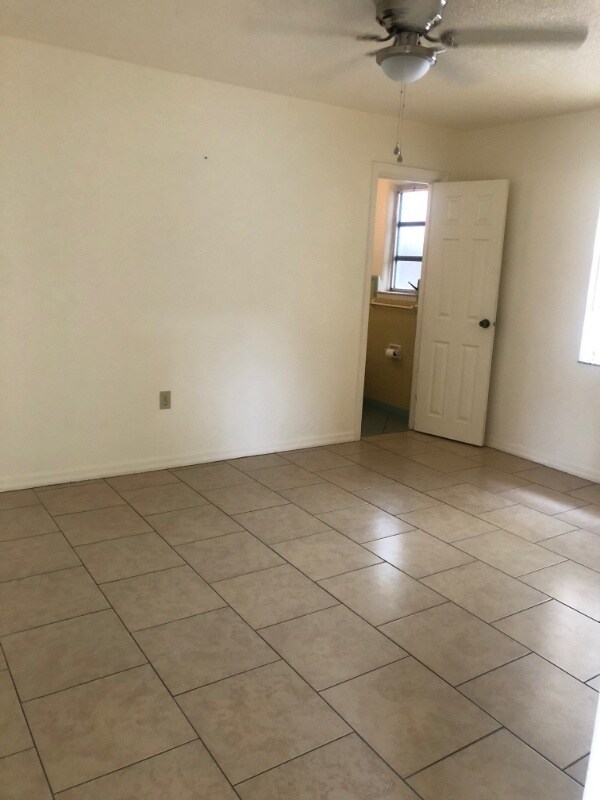 Building Photo - 407 S Cooper St
