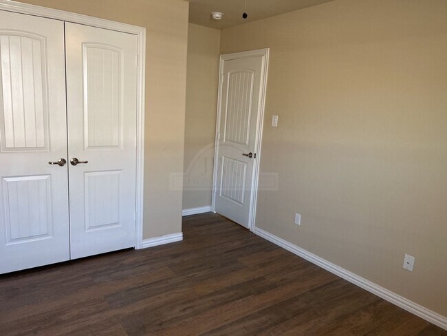 Building Photo - 6311 Serpentine Dr