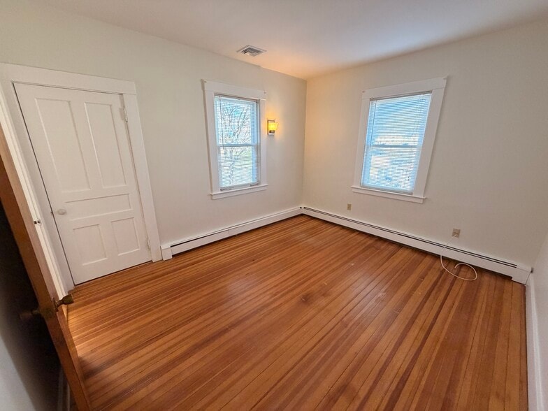 Bedroom 1 - 10 Short St