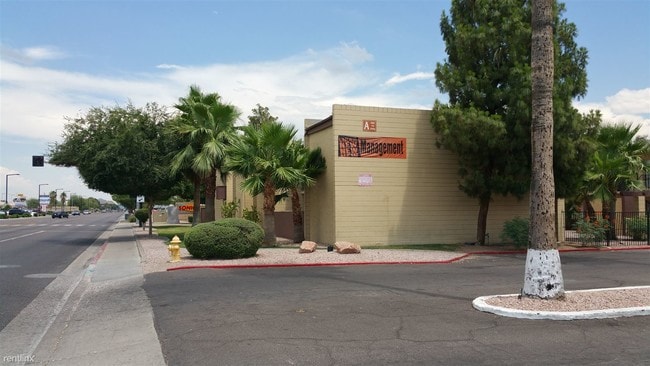 Building Photo - 6529 W Glendale Ave