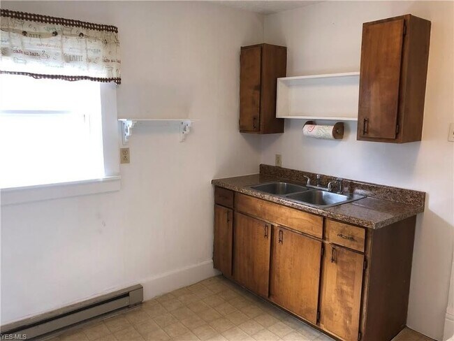 Building Photo - 308 S Jefferson St