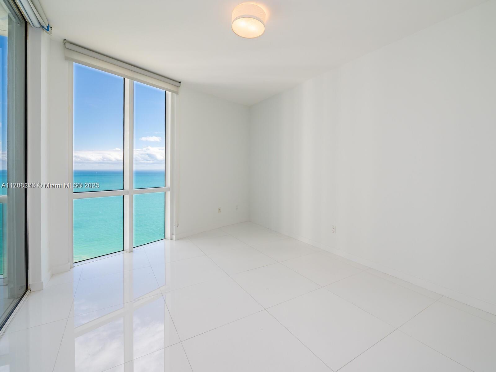 Building Photo - 15901 Collins Ave