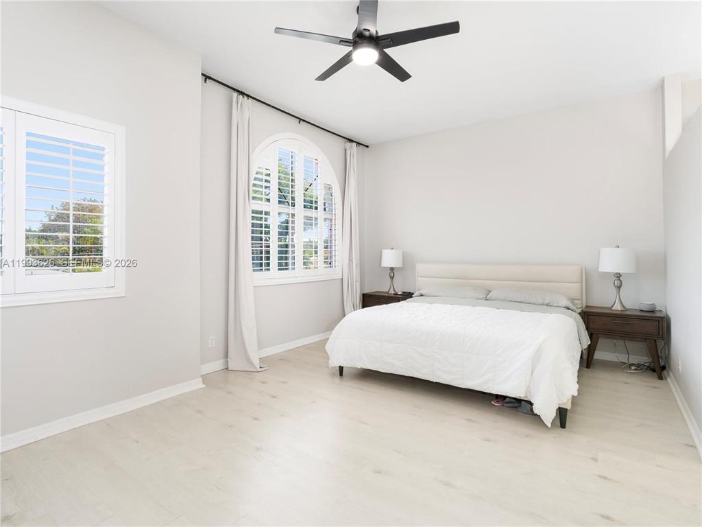 Building Photo - 835 NE 17th Way